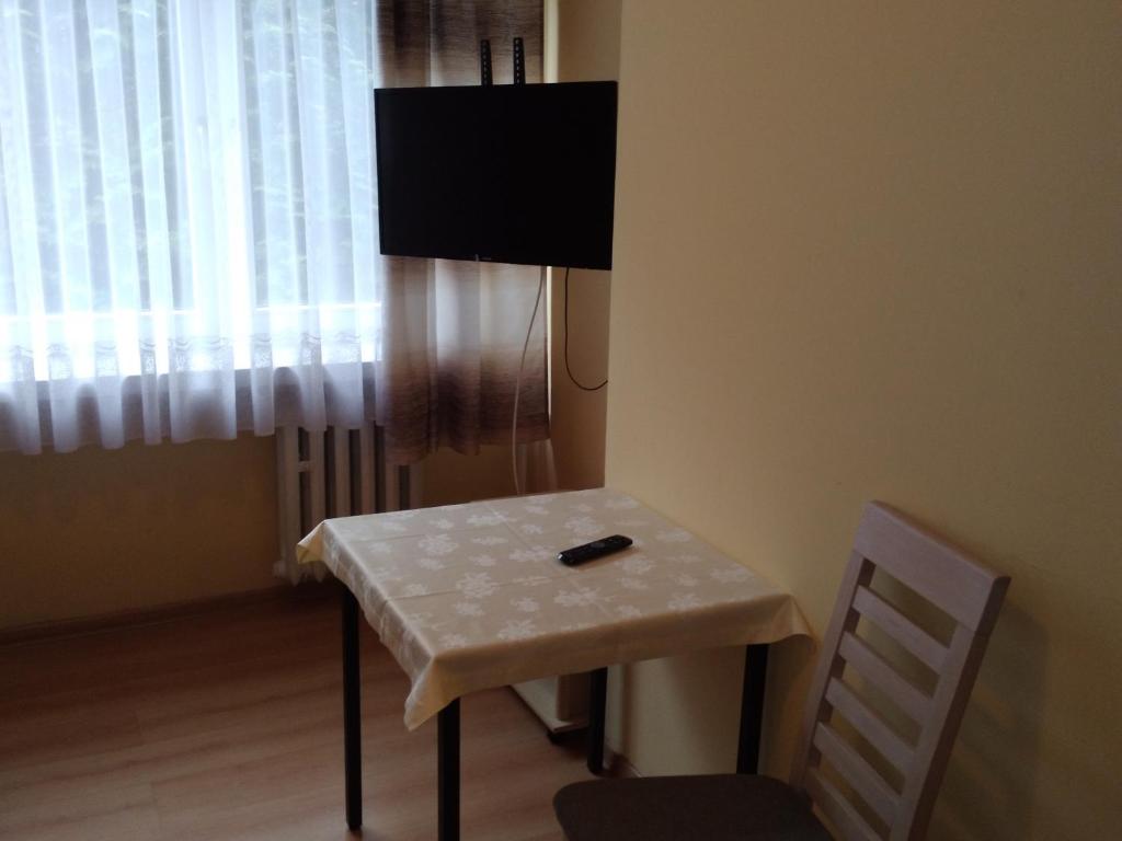 Televízia a/alebo spoločenská miestnosť v ubytovaní CKS Kraków (Centrum Konferencyjno-Szkoleniowe CS Natura Tour)
