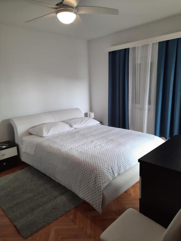 Кровать или кровати в номере Apartments Marijana