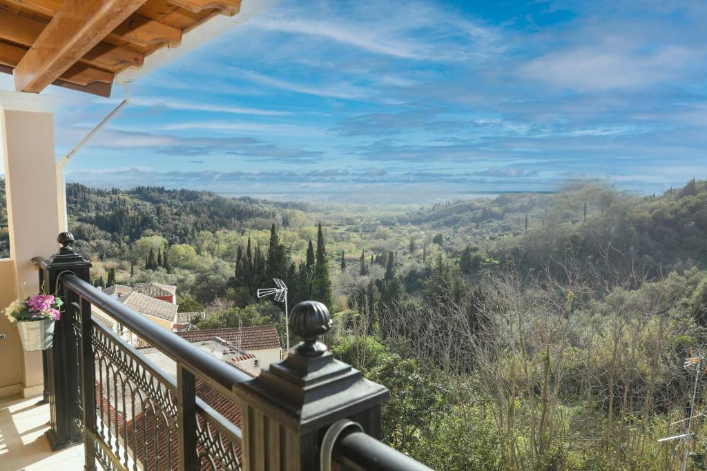 - Balcón con vistas al valle en Nuvola Verde en Antipernoí