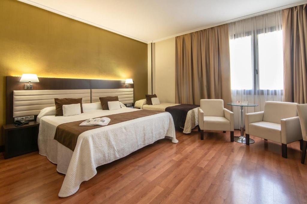 Postel nebo postele na pokoji v ubytování Hotel Monte Puertatierra