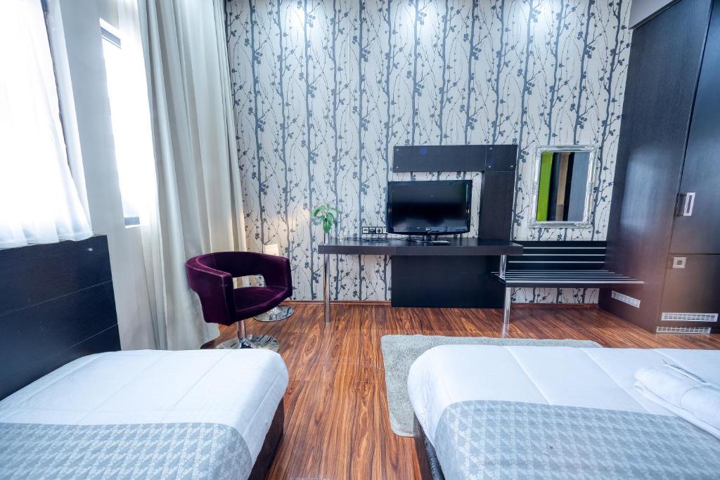 Gallery Art Hotel - 9