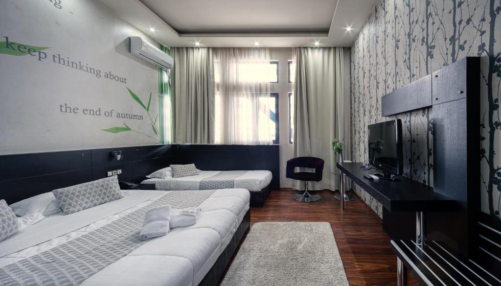 Gallery Art Hotel - 11