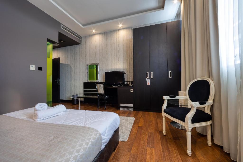 Gallery Art Hotel - 13