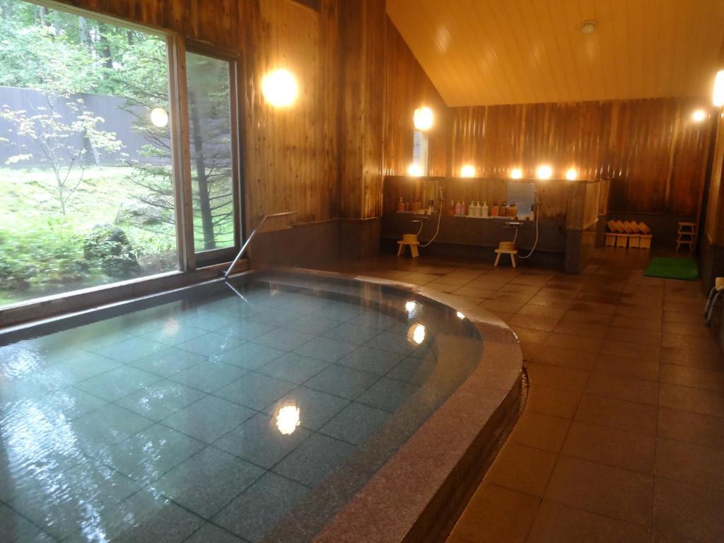Bazén v ubytování Kusatsu Skyland Hotel nebo v jeho okolí
