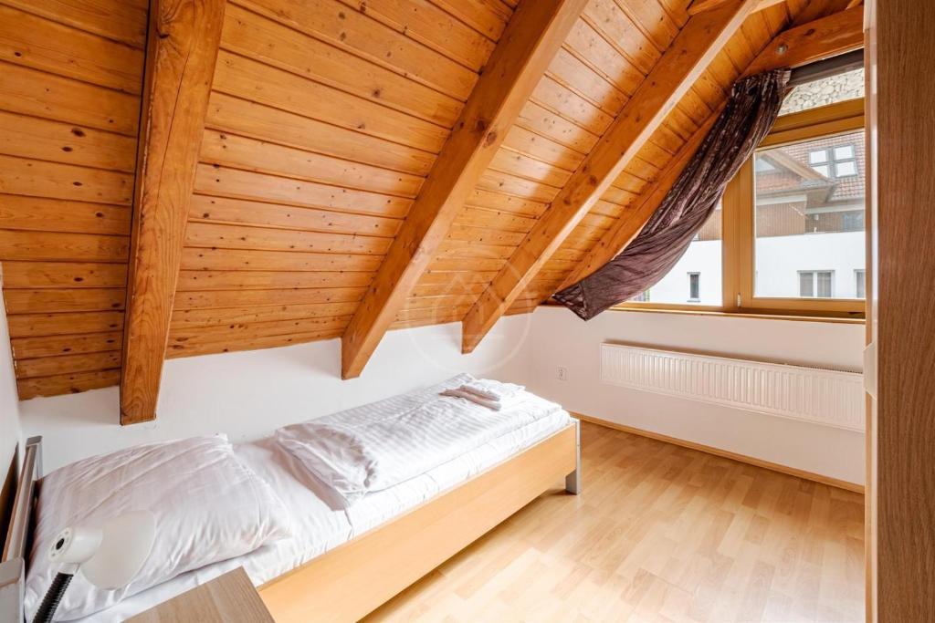 Postel nebo postele na pokoji v ubytování Riviera Lipno 503 - 15