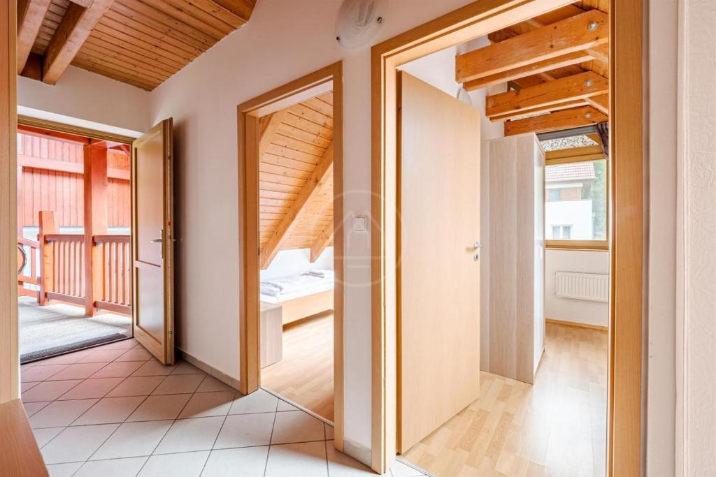 Postel nebo postele na pokoji v ubytování Riviera Lipno 503 - 15