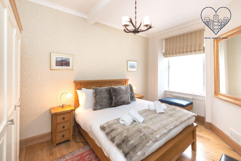 a bedroom with a large bed and a window at Charming Grassmarket 1 Bed Castle pad in Edinburgh