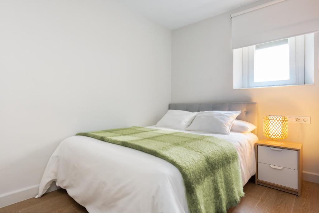 Plaza España, acogedor apartamento con patio by OUTIN ...