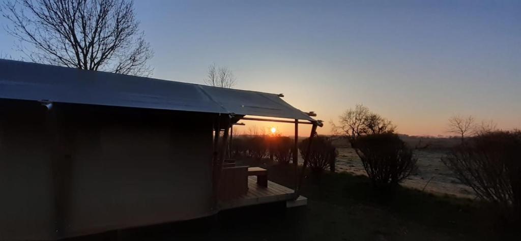 Photo de la galerie de l'établissement Tente Familiale au Camping Hautoreille, à Bannes