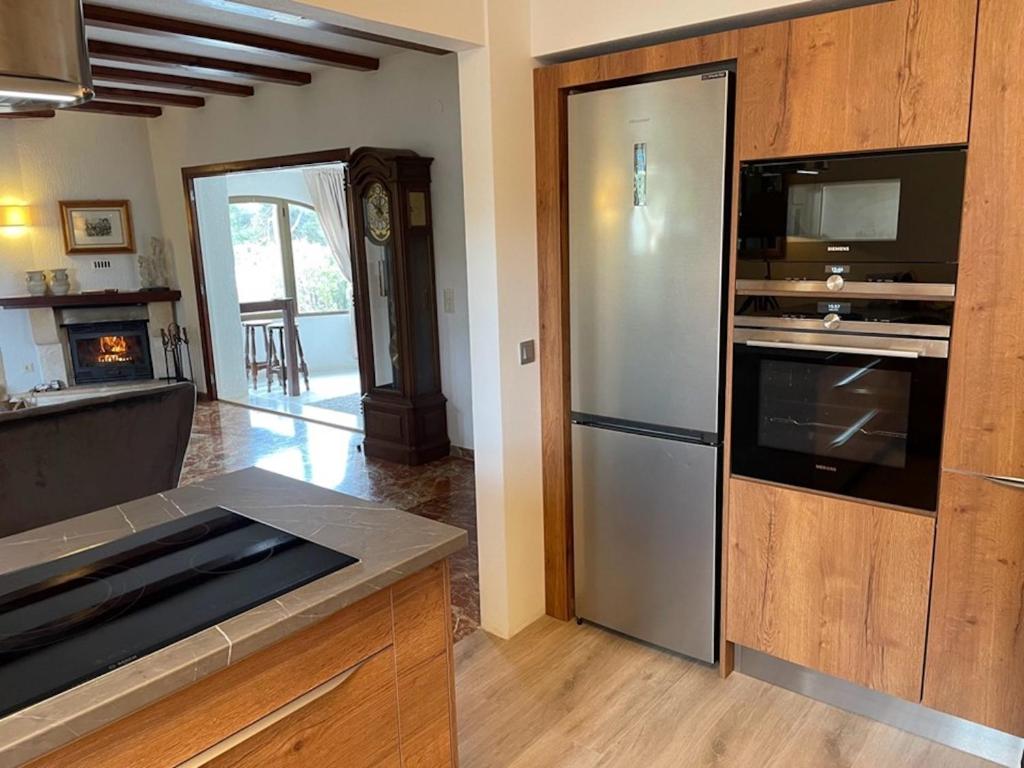 A kitchen or kitchenette at Casa Pera