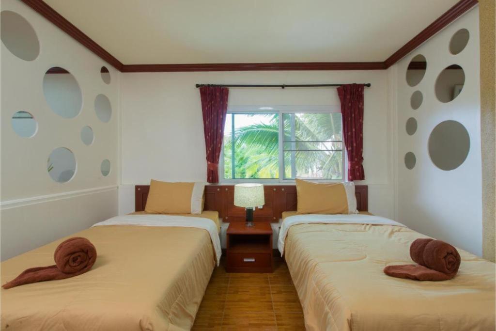 Cama o camas de una habitación en Patong Rai Rom Yen Resort SHA