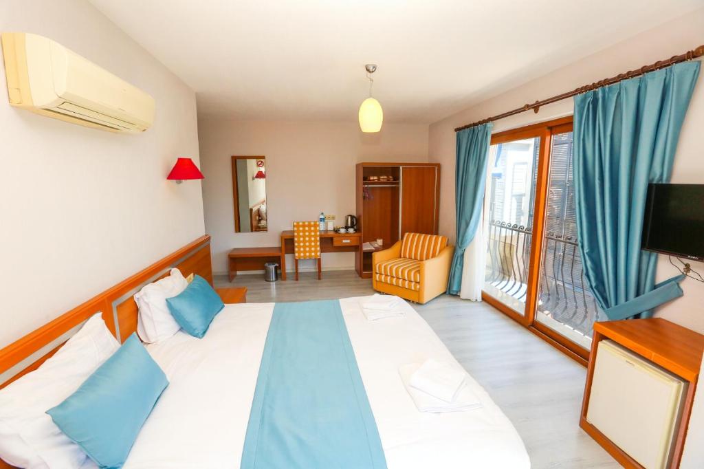 Postel nebo postele na pokoji v ubytování Gocek Unlu Hotel