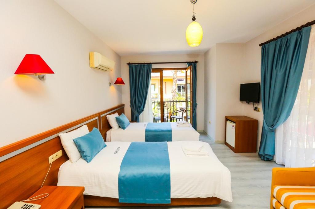 Postel nebo postele na pokoji v ubytování Gocek Unlu Hotel