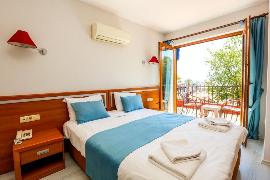 Postel nebo postele na pokoji v ubytování Gocek Unlu Hotel