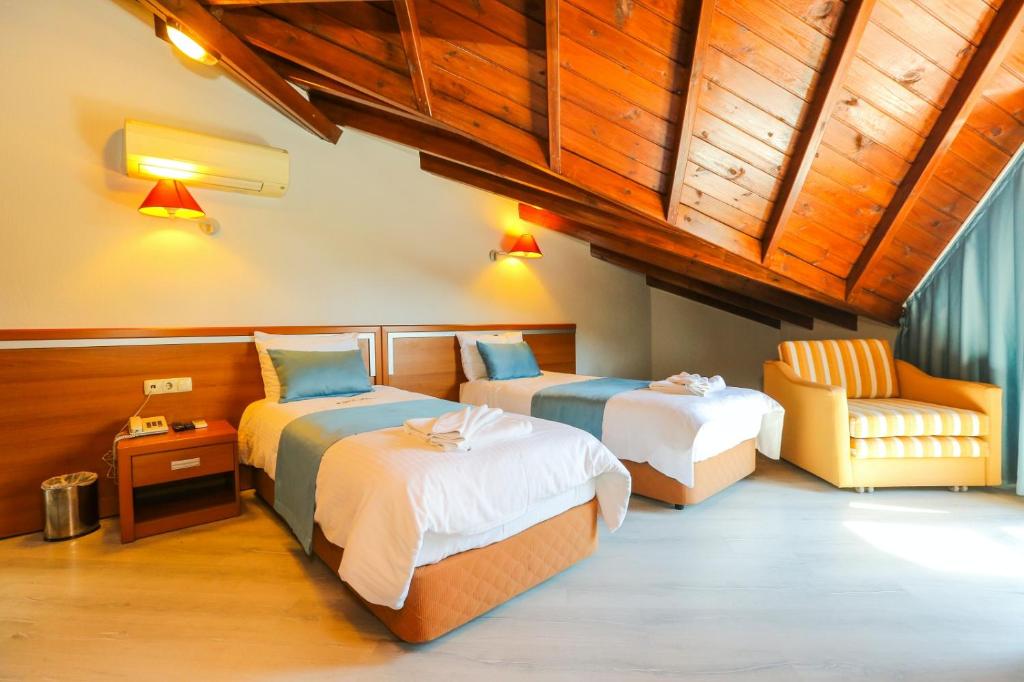Postel nebo postele na pokoji v ubytování Gocek Unlu Hotel