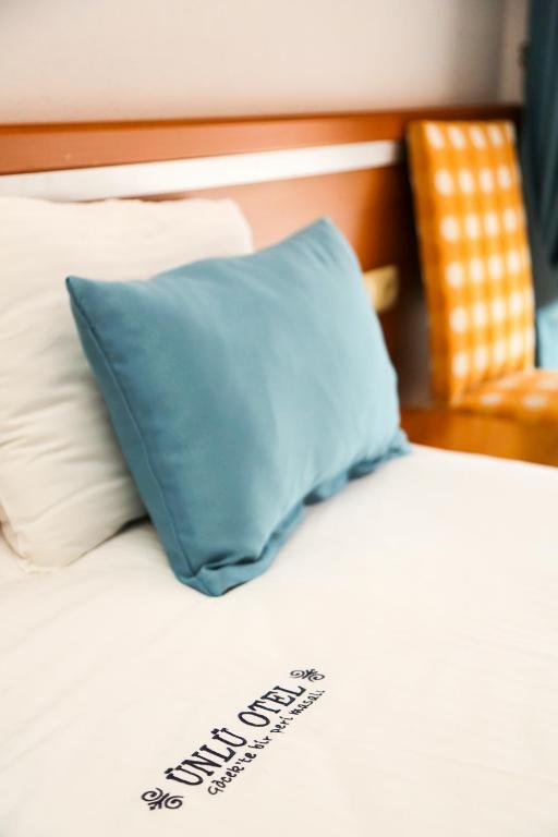 Postel nebo postele na pokoji v ubytování Gocek Unlu Hotel