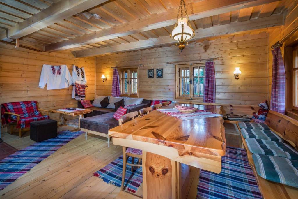 Drevenica Polomka, 20 min to 5 Ski resorts - Three-Bedroom Chalet
