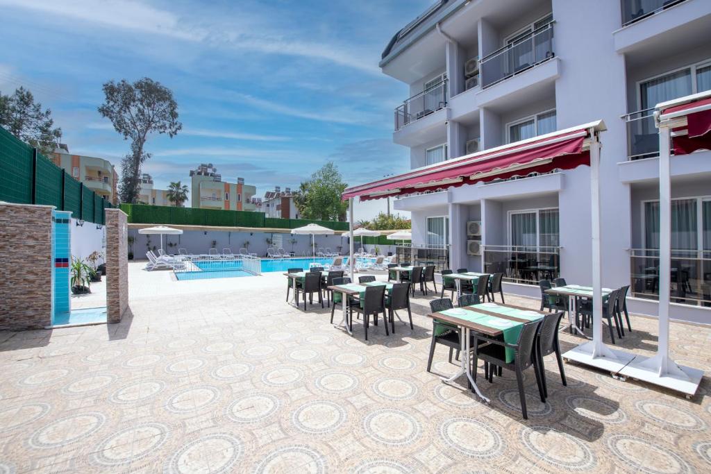 Bazén v ubytování A Hotel Side nebo v jeho okolí