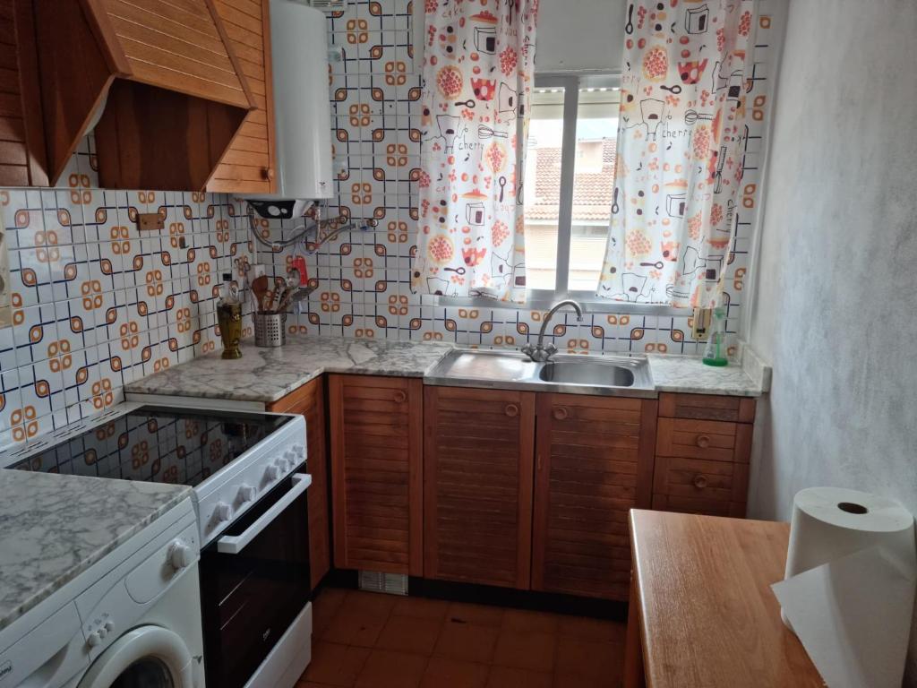 Kuchyňa alebo kuchynka v ubytovaní APARTAMENTO LEO