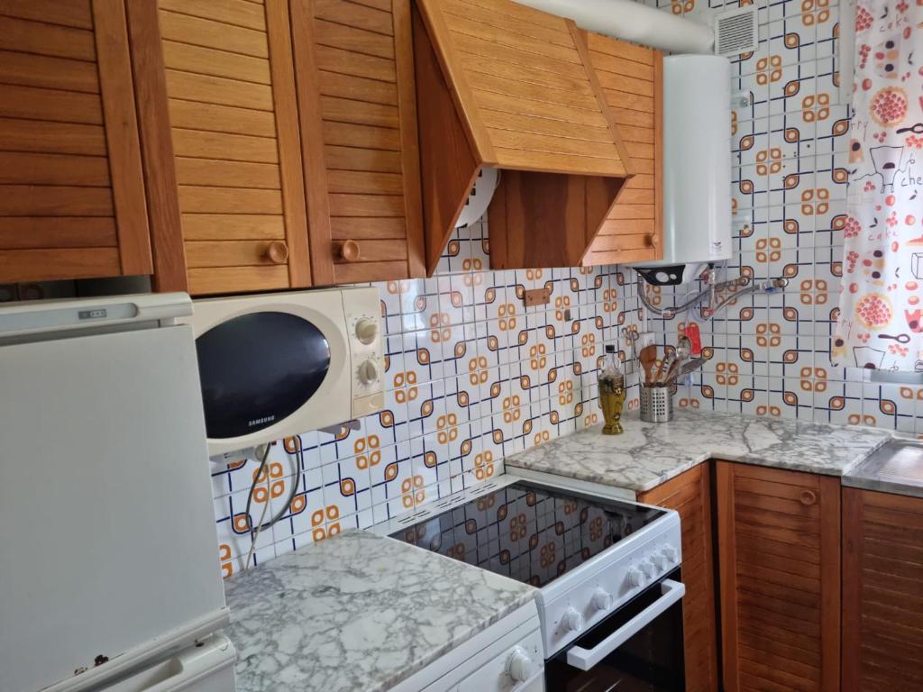 Kuchyňa alebo kuchynka v ubytovaní APARTAMENTO LEO