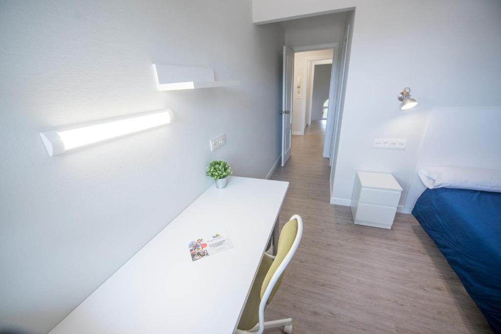 Booking.com: Hostel RESIDENCIA HOSPITAL DEL REY , Burgos ...