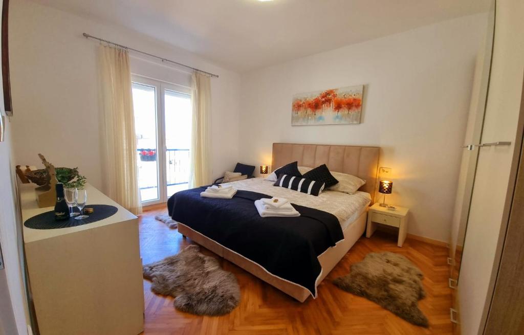 a bedroom with a large bed and a window at SING APARTMENT in Zadar