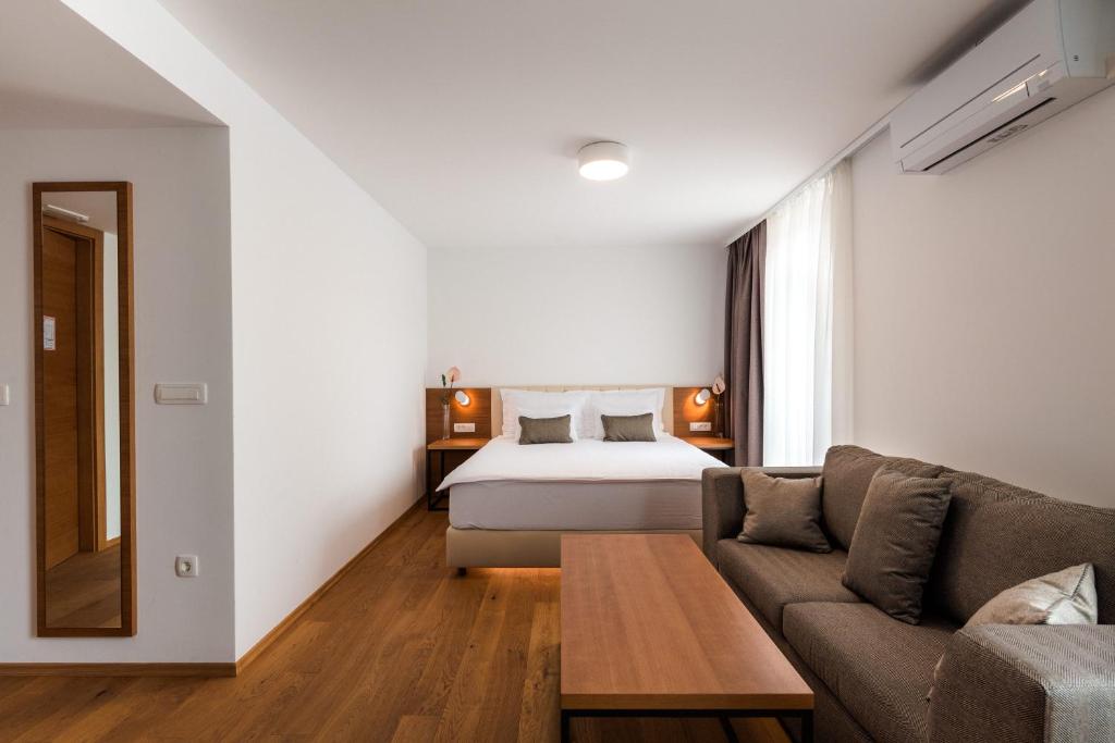 Postel nebo postele na pokoji v ubytování Hotel Ajdovec