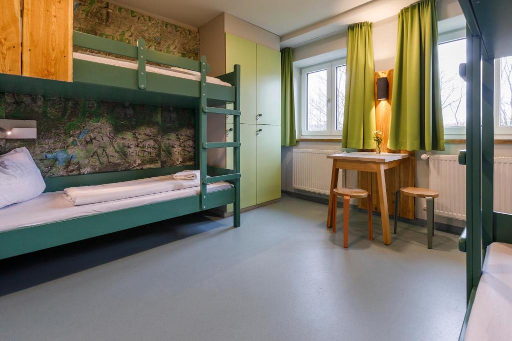 Jugendherberge Furth im Wald - Quadruple Room With Private Bathroom