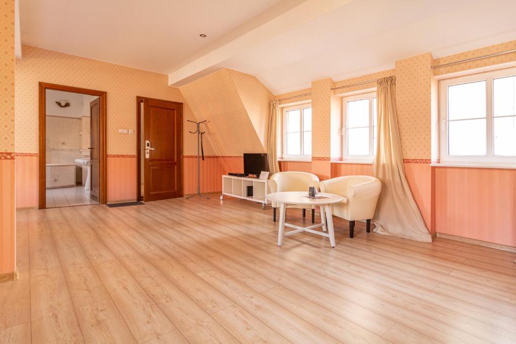 TV a/nebo společenská místnost v ubytování Apartamenty nad Motławą I