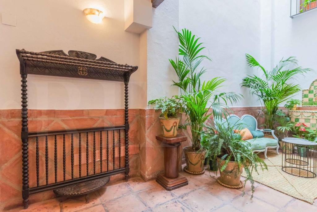 Patio lub wspólna przestrzeń na świeżym powietrzu w obiekcie Penthouse & private rooftop in the heart of Malaga by REMS