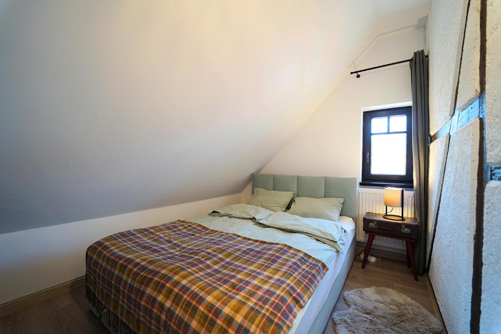 Posteľ alebo postele v izbe v ubytovaní Apartamenty EverySky Szklarska Poręba - 1 go Maja 13