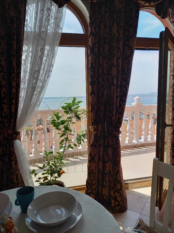 2 Rooms Apartament with sea and mountains views
