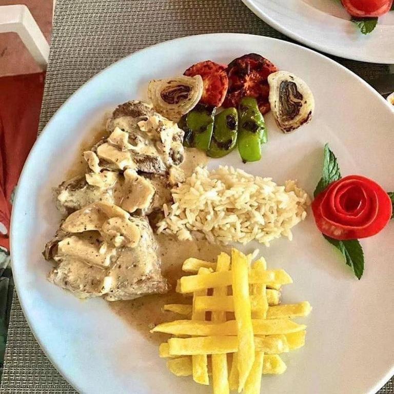 Jídlo v aparthotelu nebo okolí