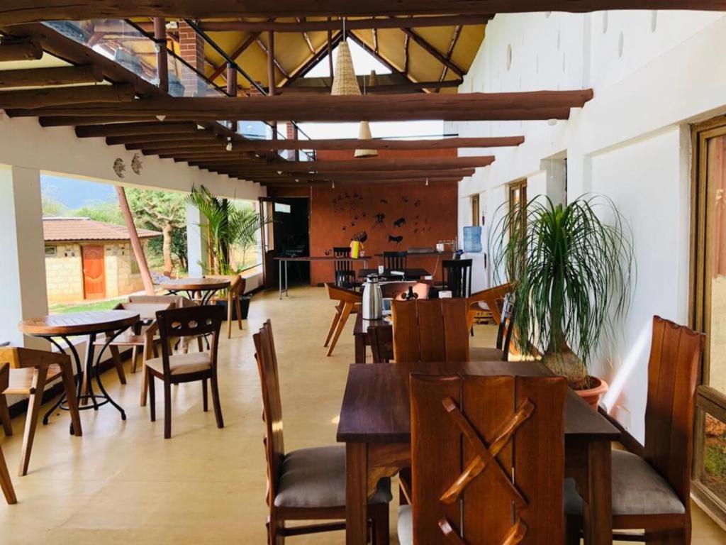 Restaurace v ubytování Oldonyo Orok Lodge