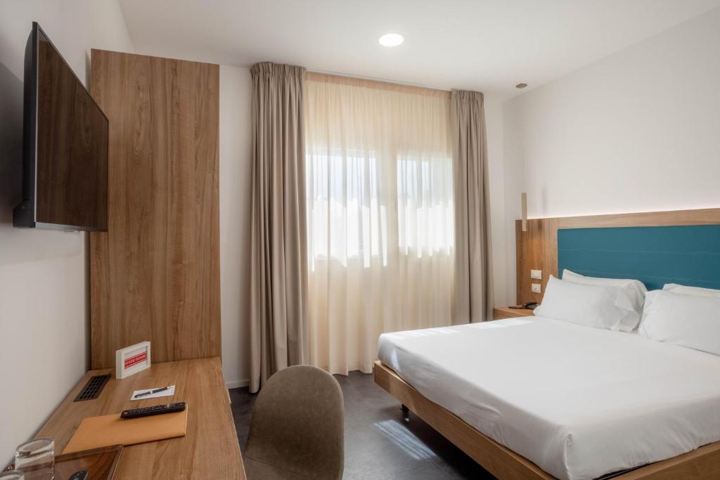 Postel nebo postele na pokoji v ubytování V Hotel