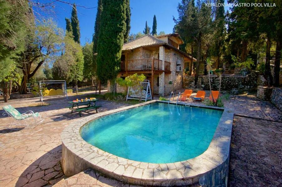 Bazén v ubytování Kefalonian Luxury Villas nebo v jeho okolí