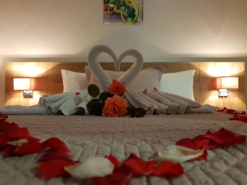 Postel nebo postele na pokoji v ubytování Hotel Kakanj