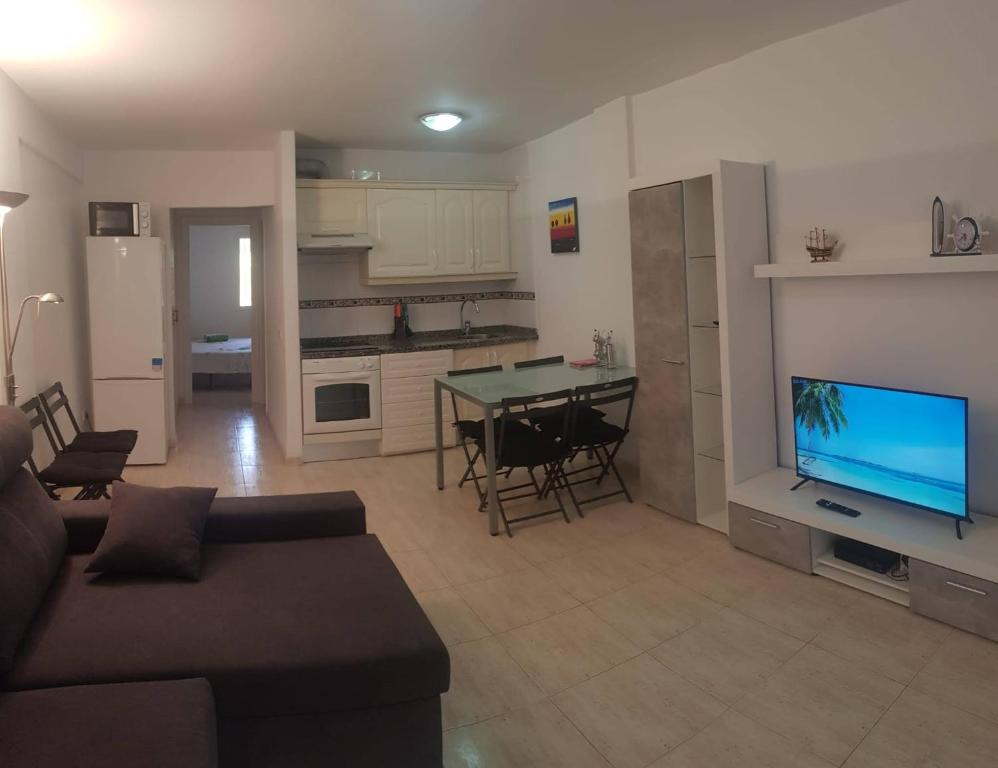 Kuchyň nebo kuchyňský kout v ubytování Costa adeje Playa fanabe oasis dakota