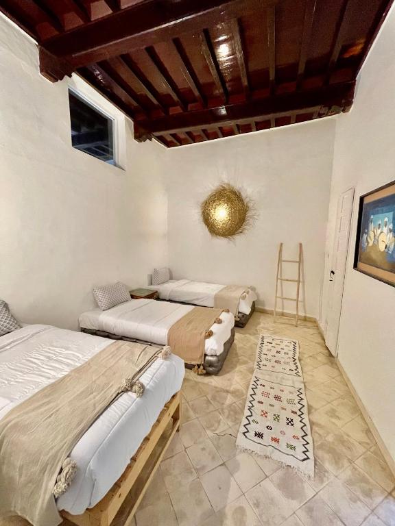 Postel nebo postele na pokoji v ubytování Riad Dar Zayna