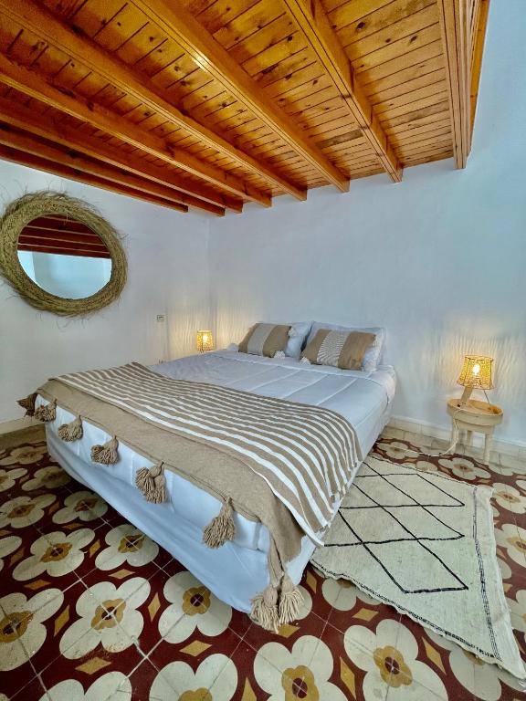 Postel nebo postele na pokoji v ubytování Riad Dar Zayna