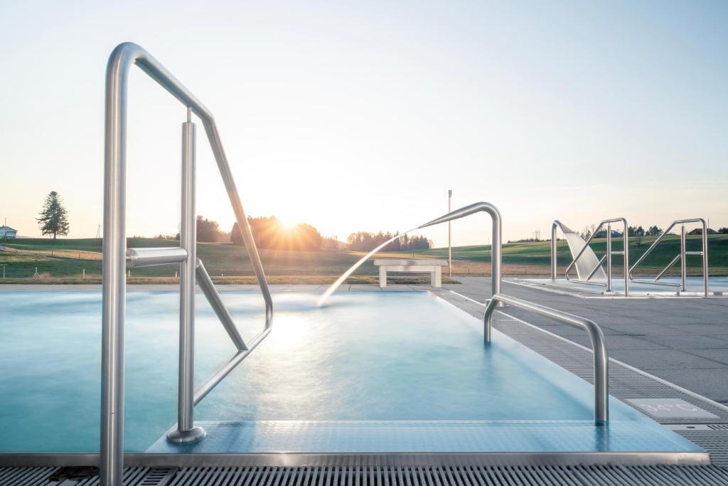 Bazén v ubytování Jura Sport & Spa Resort nebo v jeho okolí