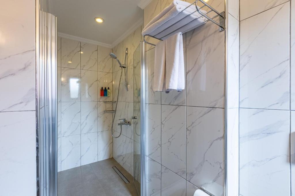 Seraglio Hotel & Suites - 12