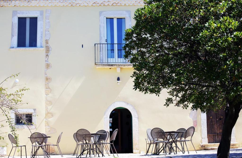 a group of chairs sitting in front of a building at Masseria Procacci in Ischitella