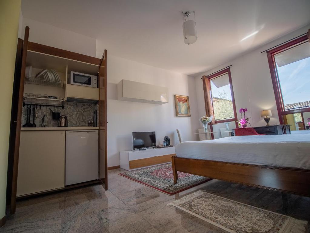 A kitchen or kitchenette at Ego' Residence Ferrara