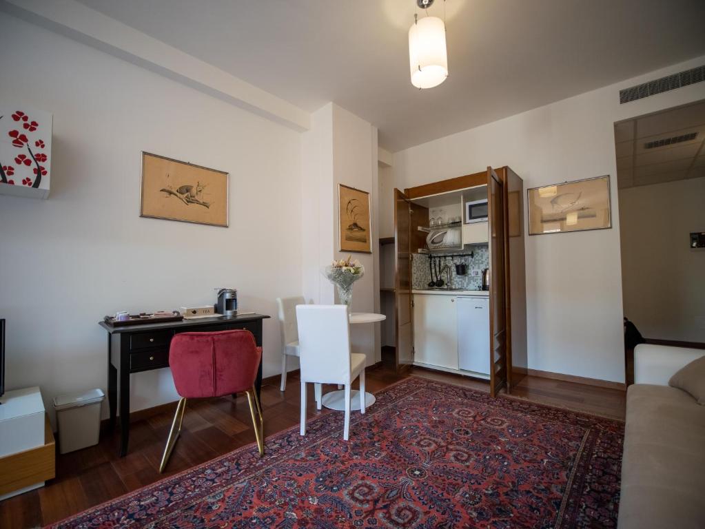 A kitchen or kitchenette at Ego' Residence Ferrara