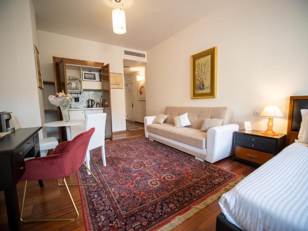 A seating area at Ego' Residence Ferrara