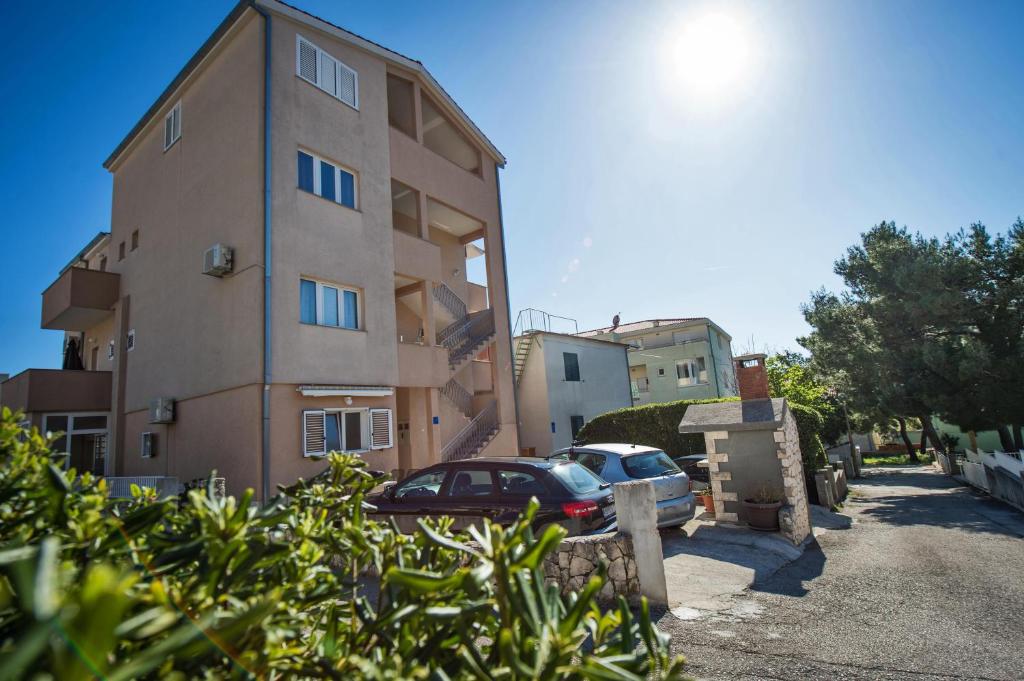 a building with a car parked in front of it at Villa Nedo in Baška Voda