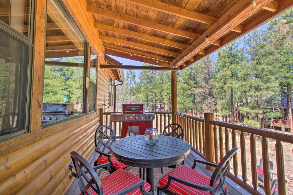 Cozy Torreon Cabin Close to Golfing and Hiking!, Show Low Updated