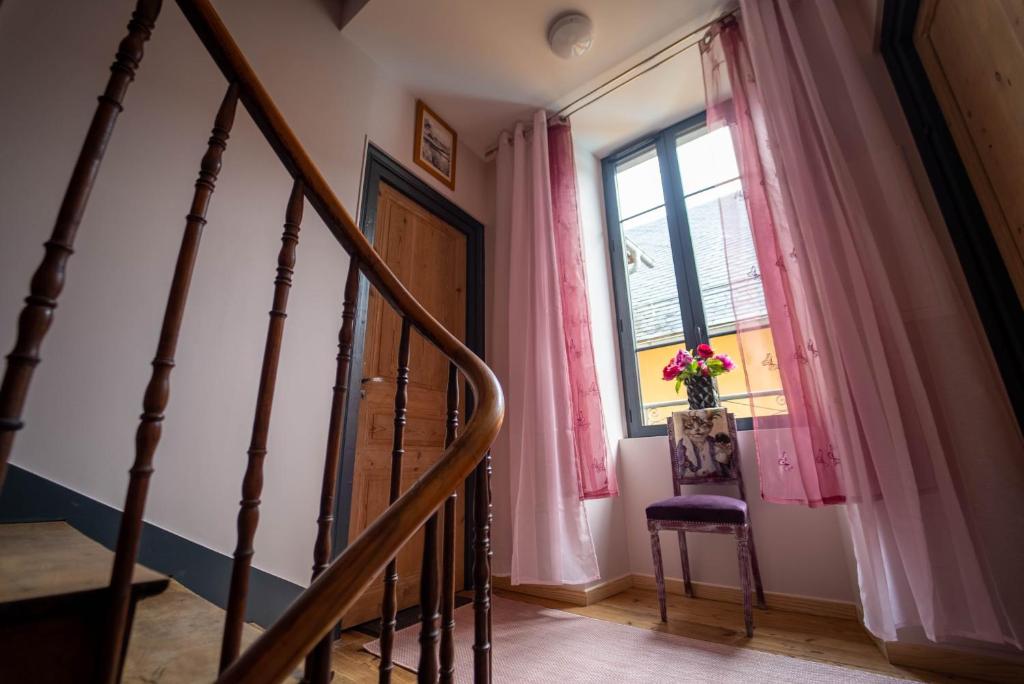 TV tai viihdekeskus majoituspaikassa A Nouste chambres d'hotes et gite ONLY ADULTS