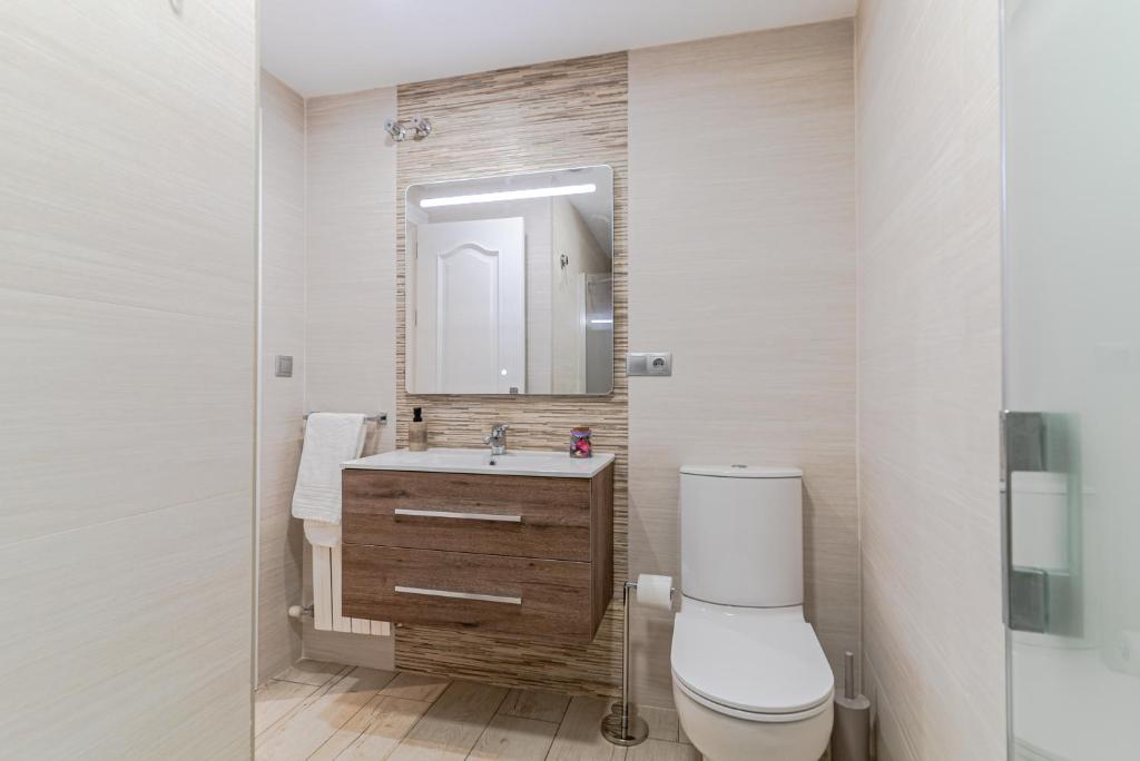 A bathroom at Apartamento Bazán Granada